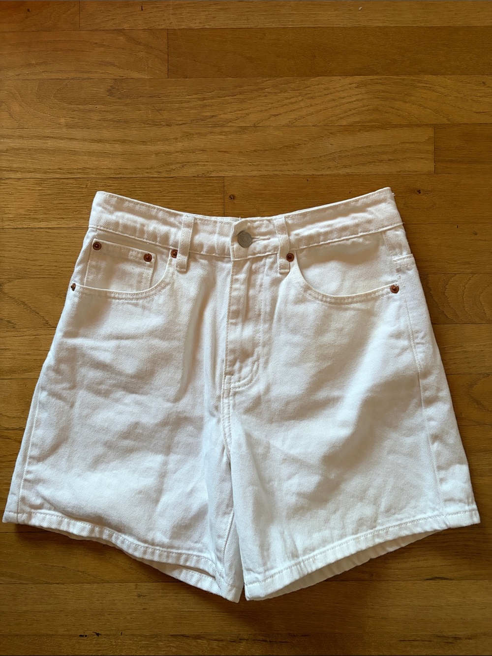 Subtitled Australian brand High-Rise White Denim Jean Shorts for Women 24 small